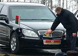 Дорогу чистят от снега только для кортежа Лукашенко?
