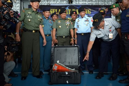 Спасатели опровергли информацию об обнаружении черного ящика самолета AirAsia