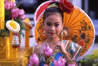 Главу МИД Таиланда обвинили в оскорблении королевской семьи