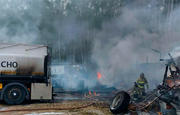 В Нижегородской области РФ на стоянке загорелись бензовозы