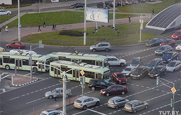 В Минске на проспекте Дзержинского образовался транспортный коллапс