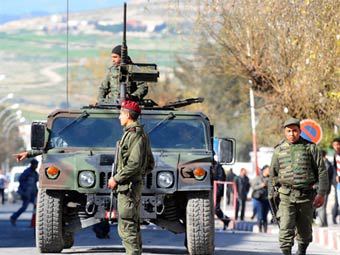 Тунис стянул войска к границе с Ливией