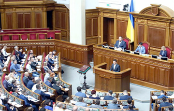 Рада приняла закон Зеленского об обороне Украины