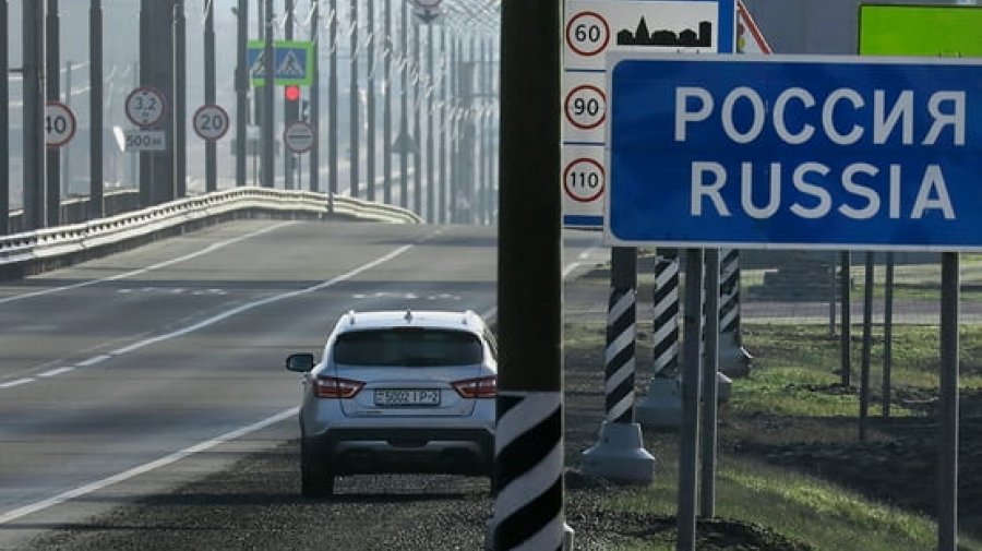 Россия не спешит открывать наземную границу с Беларусью