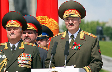Лукашенко – своим генералам: Мы должны умереть первыми