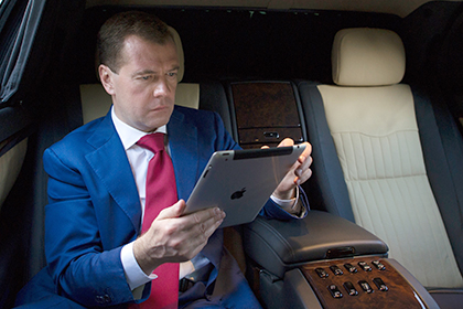 Медведев зашел на заблокированный судом RuTracker с личного iPad