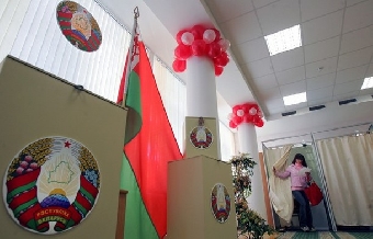 Избиратели активно ставят подписи в списках по выдвижению Лукашенко кандидатом в президенты