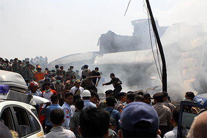 Названа причина падения самолета в Индонезии