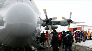 Потерпел крушение военный самолет Чили, на борту было 38 человек