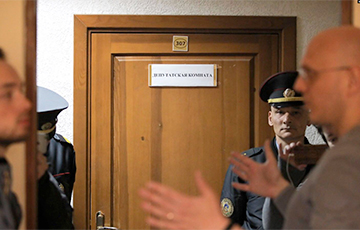 Жителей и журналистов не пустили на заседание о «уплотнении» квартала в центре Минска