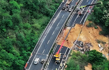 На юге Китая обрушилась скоростная автомагистраль