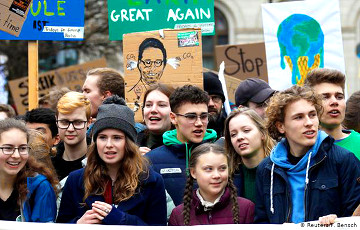 Шведская школьница вывела на улицы Берлина свыше 20 тысяч подростков