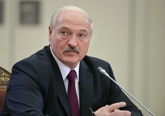 Лукашенко поддержал проект указа по поддержке работников бюджетной сферы