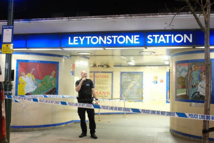 В Лондоне мужчина с мачете порезал пассажиров метро с криками «За Сирию»