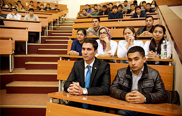 Белорусские вузы могут потерять туркменских студентов
