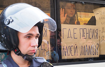 Баррикады в Москве: как Россия вышла на митинги против власти