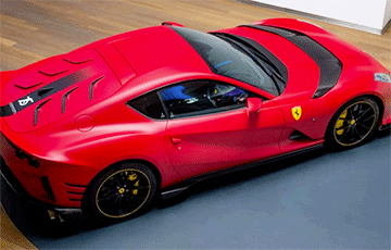 Двое литовцев везли клонированный Ferrari для загадочного беларуса в Германию