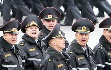 Твиттер внутренних войск МВД приглашает белорусских милиционеров на работу в Брянск