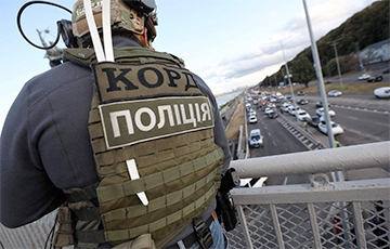 В Киеве уроженец Крыма угрожает взорвать мост
