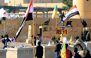 Протестующие покинули посольство США в Ираке