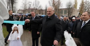 Лукашенко об уровне заболеваемости в Беларуси: «Уже сползли»
