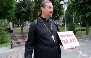 Православный поп вышел на одиночный пикет