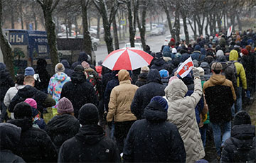 Белорусы массово выходят на субботние акции протеста (Онлайн)