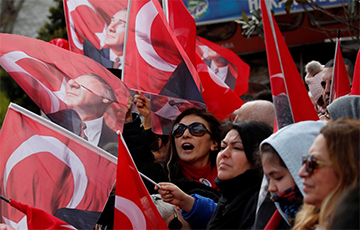 Миллионам турок надоел их президент