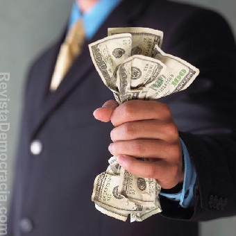 Стоимость евро продалжает снижаться