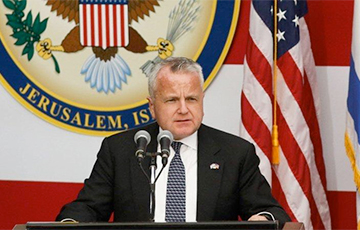 Посол США в Москве: Россия заявляет, что «хочет мира», держа оружие на столе