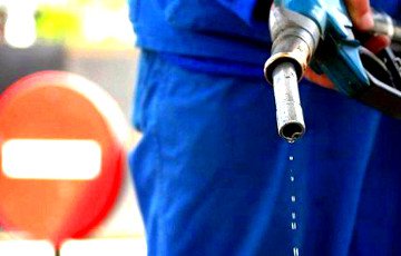 Беларусь прекратила продажу российского бензина на АЗС