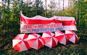 Жители Молодечно вышли на акцию солидарности с пенсионерами