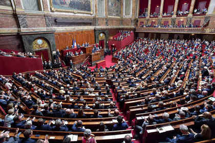 Парламент Франции одобрил закон об этике политической жизни