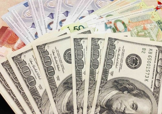 Белорусский рубль дешевеет к доллару вслед за российским
