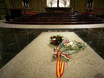Испания избавится от последнего памятника генералу Франко