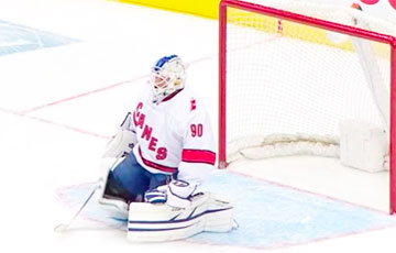 Невероятный случай: водитель ледового комбайна встал в ворота в матче НХЛ