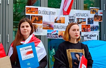 Белоруски уже третий день голодают под зданием Еврокомиссии в Варшаве
