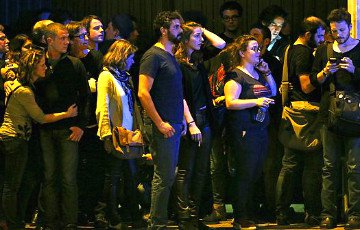 Очевидцы теракта в Париже: Они стреляли прямо в толпу с криками «Аллах акбар»