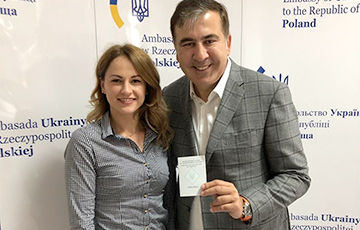 Саакашвили получил удостоверение на возвращение в Украину