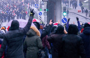На акциях протеста по всей Беларуси задержано более 300 человек