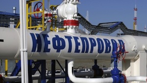 Беларусь возобновила поставки бензина в Россию