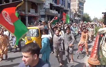 Протесты против талибов из-за афганского флага распространились за пределы города Джелалабад