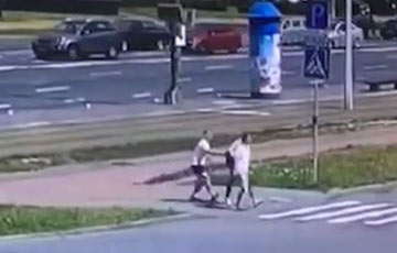 Видеофакт: В центре Минска из рюкзака на ходу украли €50 тысяч