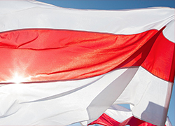 Милиция потребовала от жителя Барановичей снять бело-красно-белый флаг