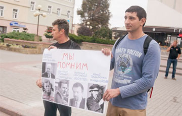 Жители Гродно вышли на центральную улицу с портретами Гончара и Красовского