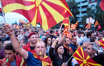 Жители Македонии вышли на протесты из-за переименования страны