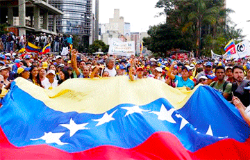 Военный атташе Венесуэлы в США признал Гуаидо президентом