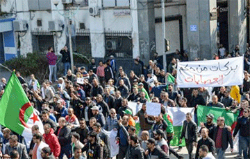 В Алжире вспыхнули массовые акции протеста
