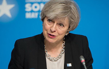 В Британии консерваторы собирают подписи за вотум недоверия Терезе Мэй