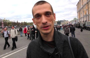 Художника Павленского отпустили на свободу из зала суда
